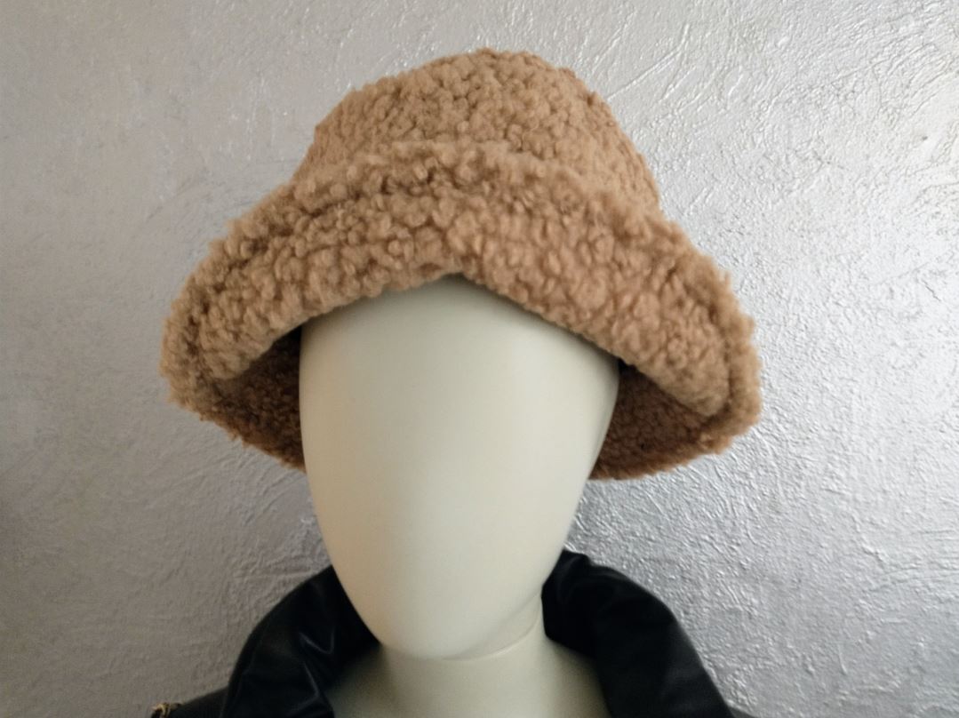Buckethat teddystof camelkleur