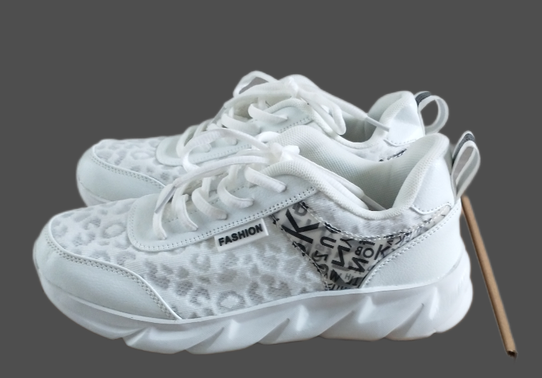 witte sneakers