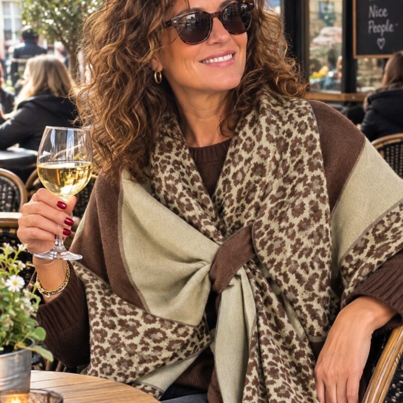 Poncho cape omslagdoek bruin print